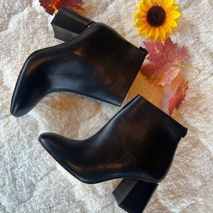 Antonio Melani leather ankle boots